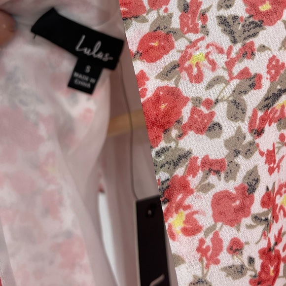 NWT LULU’s Romper Amazing Days White Floral Print Ruffled Mock Neck Romper Small - Picture 8 of 8